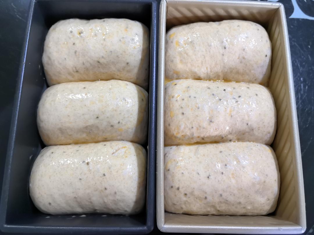 健康吐司系列：全麦奇亚籽吐司！