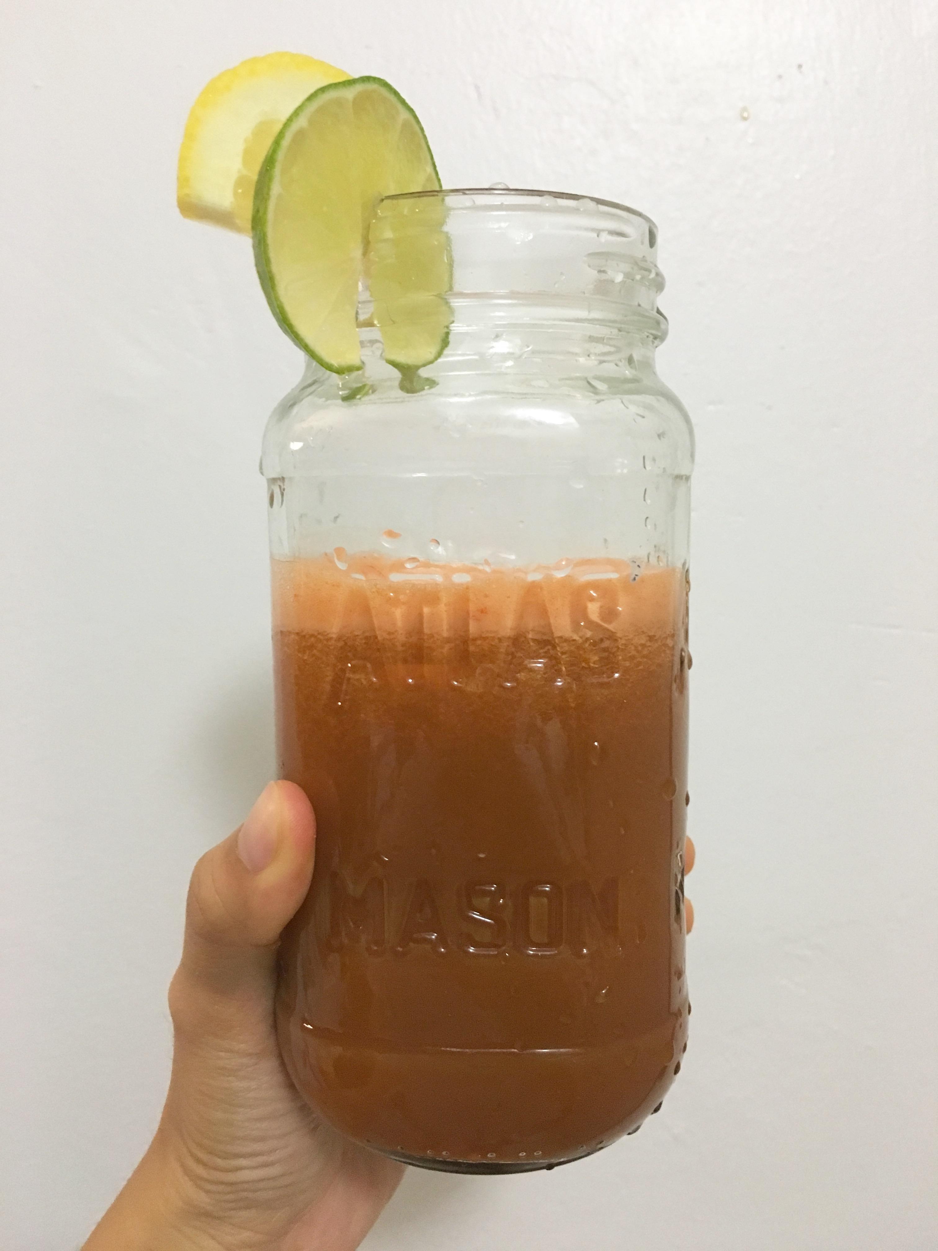夏日鲜榨柠檬黄瓜红萝卜蜂蜜汁的做法