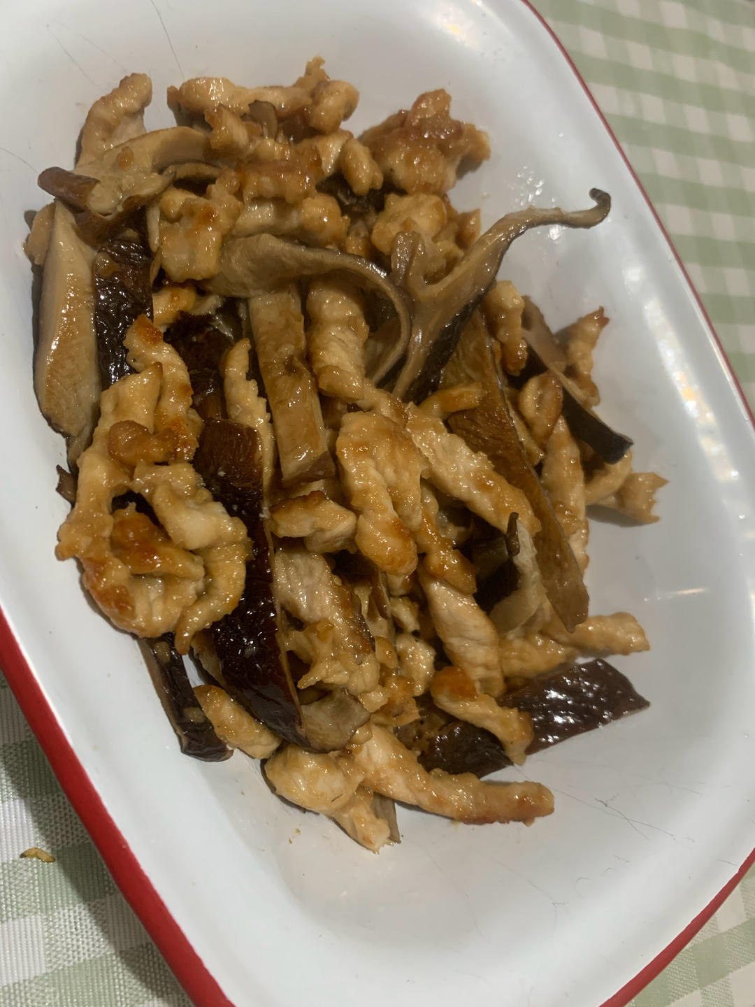 香菇炒肉怎么做更好吃？大厨教你一招，鲜香滑嫩，简单好吃又下饭