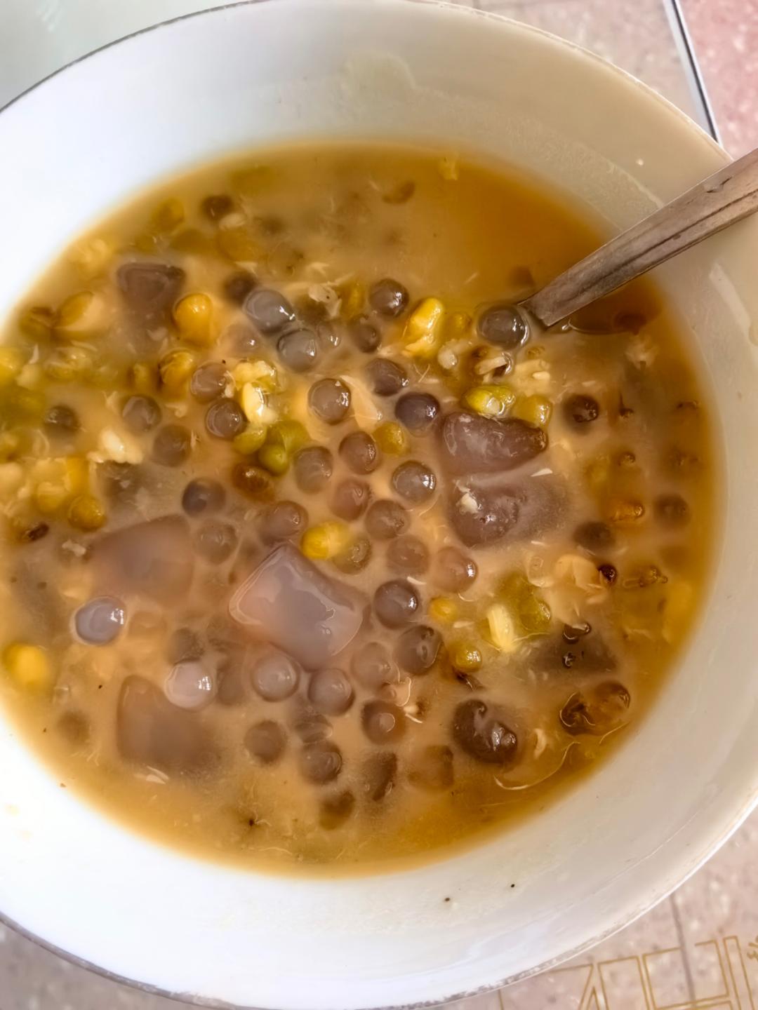 绿豆是夏天解暑神器，懒人版绿豆西米露太好喝了