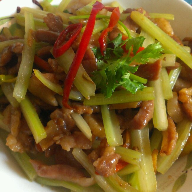 芹菜炒肉片