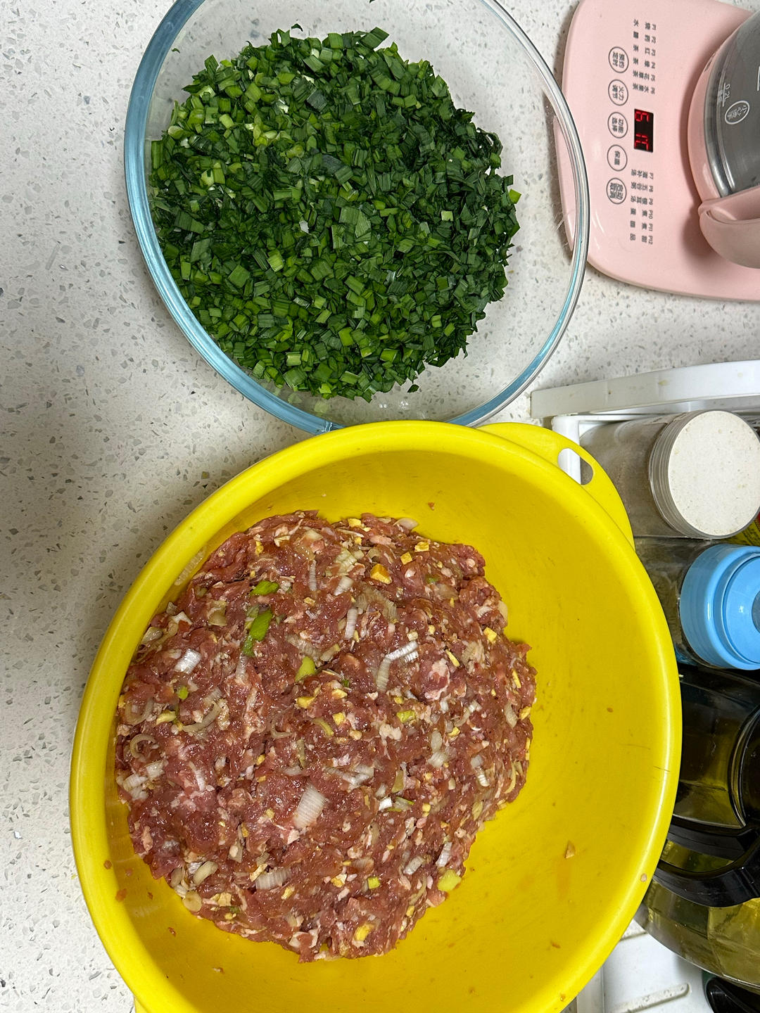 韭菜猪肉饺子(附擀皮和最简单的饺子包法)