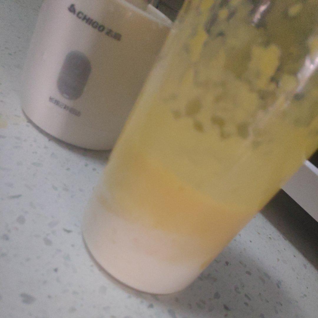 芒果香蕉苹果汁smoothie