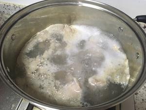 胡萝卜香菇排骨汤的做法 步骤1
