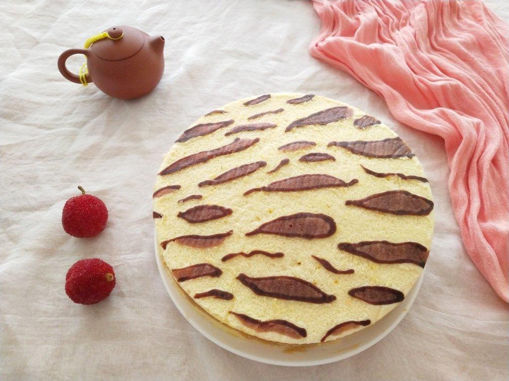 6寸 原味彩绘戚风蛋糕
简单步骤却能烤出颜值超高的豹纹戚风蛋糕