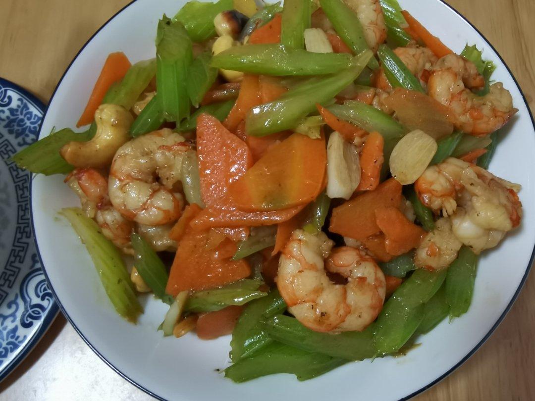 西芹腰果炒虾仁