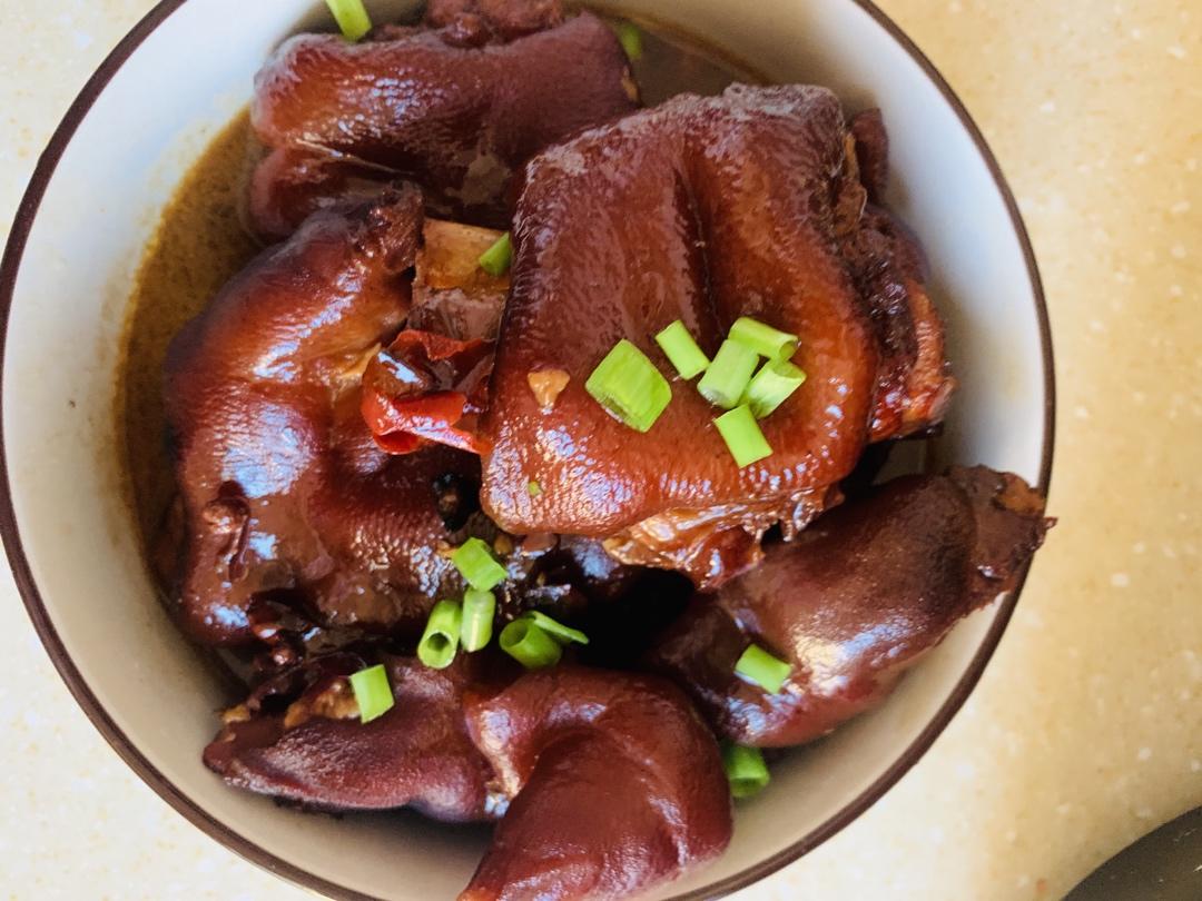 美味的家常菜：红烧猪蹄