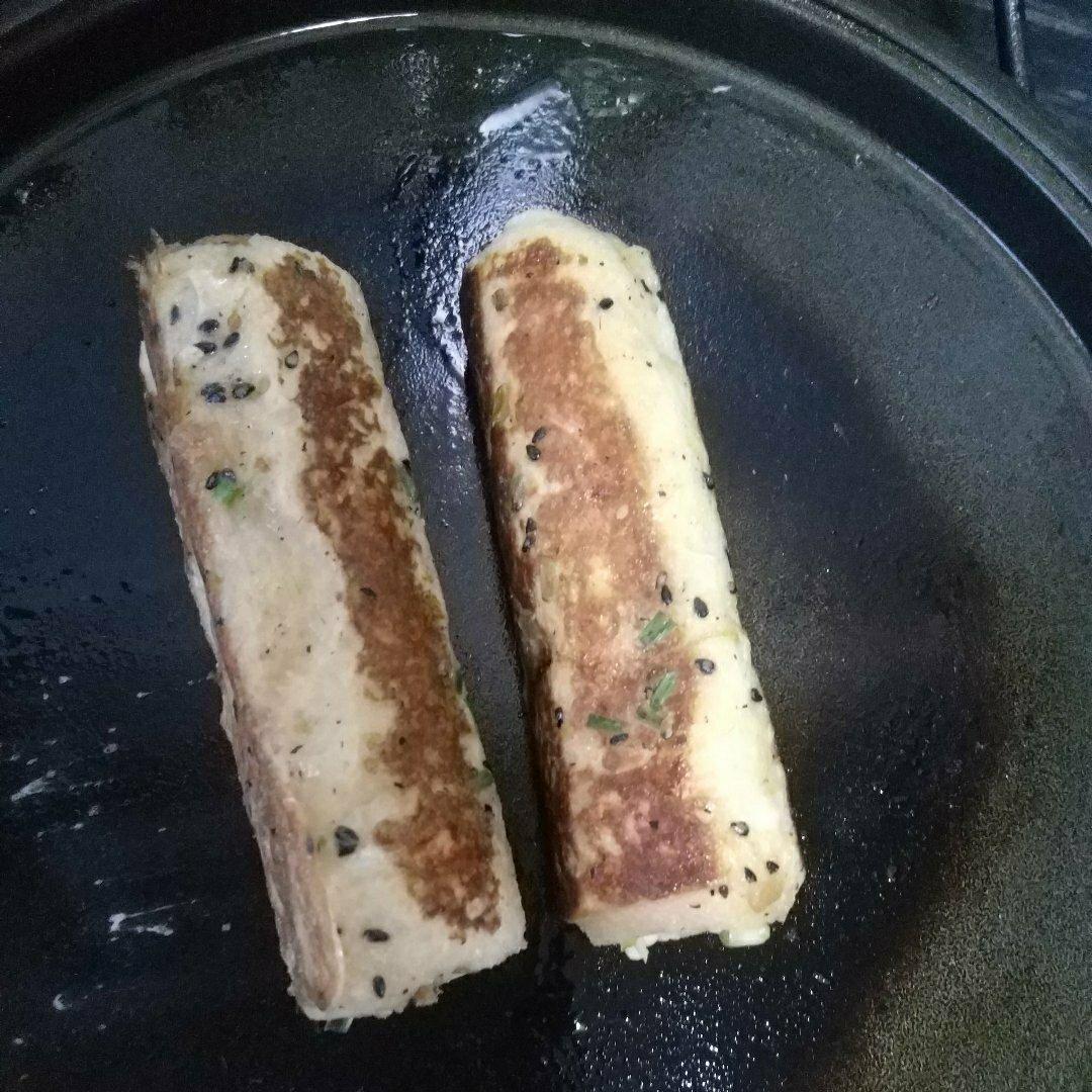 平底锅版～爆好吃的肉松吐司卷