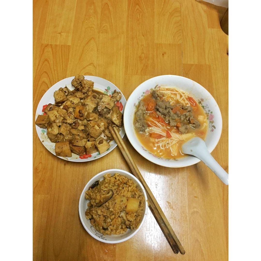 金针菇肥牛番茄锅