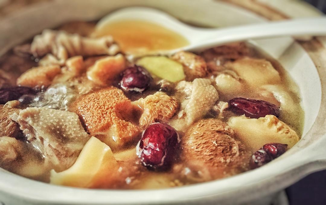 前定集做的猴头菇红枣鲜鸡汤