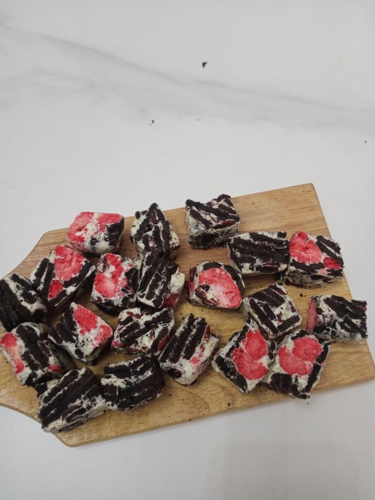 奥利奥草莓雪花酥