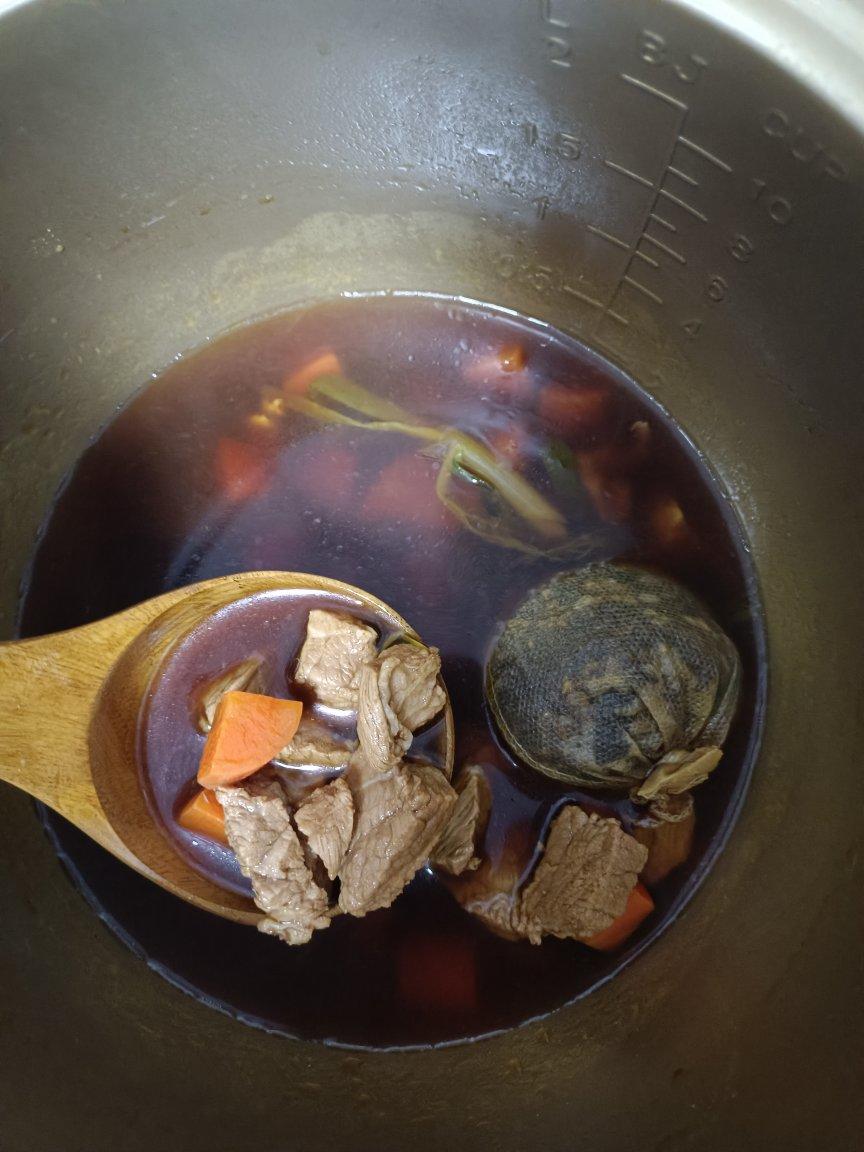 超好吃的“土豆烧牛肉”           （番茄土豆炖牛腩）                在家就可以吃到的美味           土豆牛肉盖浇饭🍚一定要尝试