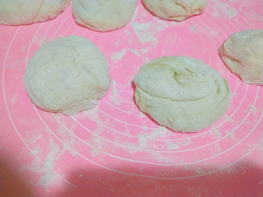 葱花大饼、蓬松柔软又简单的大葱烙饼的做法 步骤8
