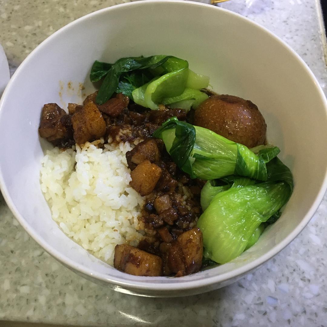 洋葱酥卤肉饭