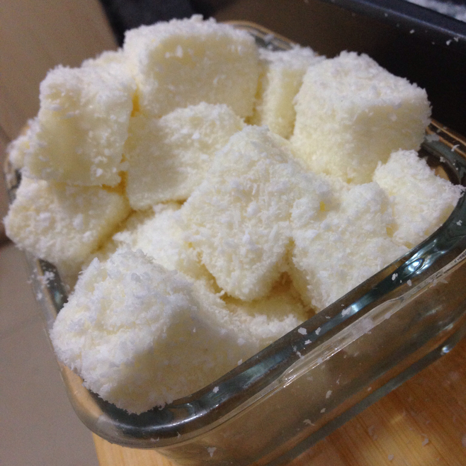 完胜85度C牛奶椰丝小方