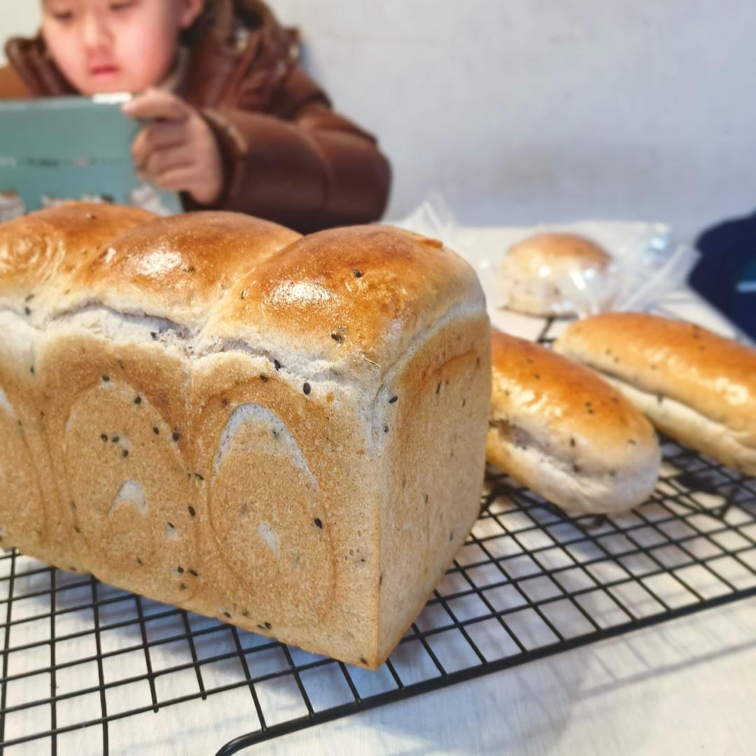 咸盐黑芝麻吐司