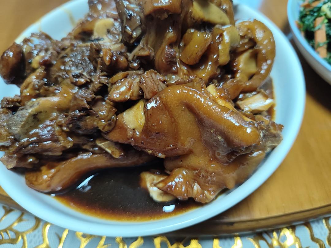 电饭锅蹄膀的简易做法与吃法二三