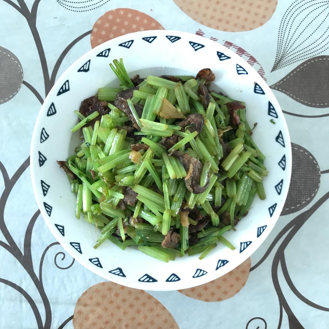 芹菜炒肉