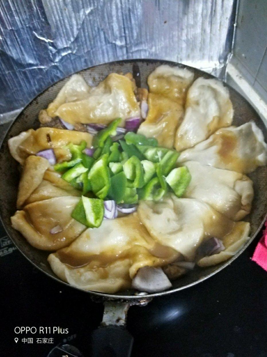 地锅鸡，教你贴饼子好吃的小技巧~