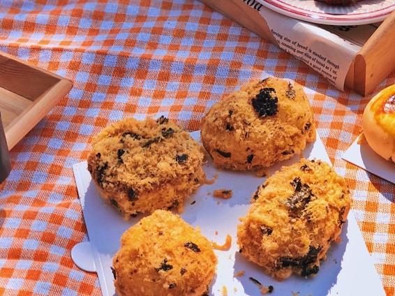 肉松小贝                 完胜鲍师傅