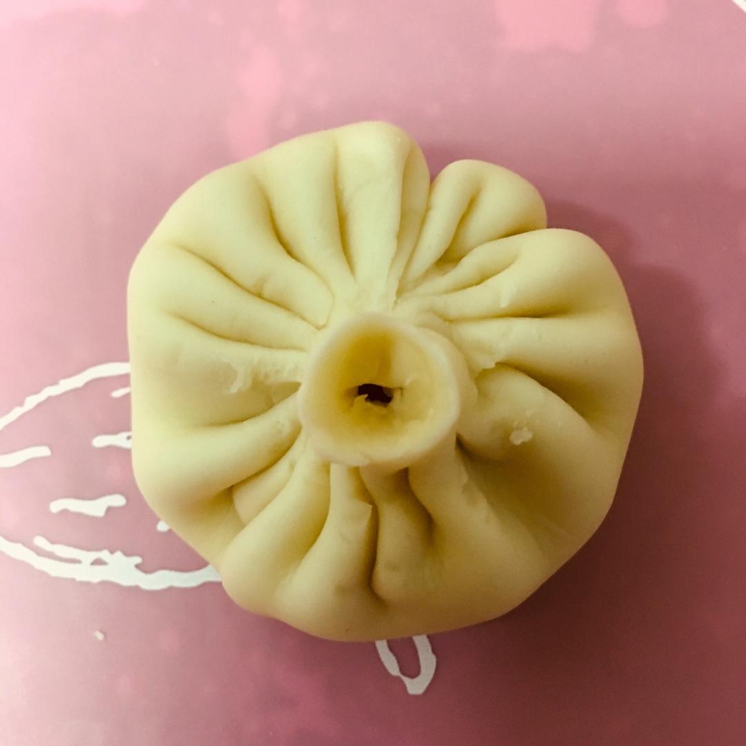 松软多汁的肉包子