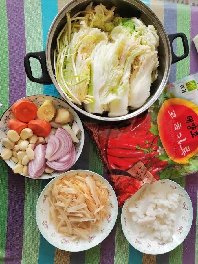 韩式辣白菜，朋友说比韩餐店里的好吃