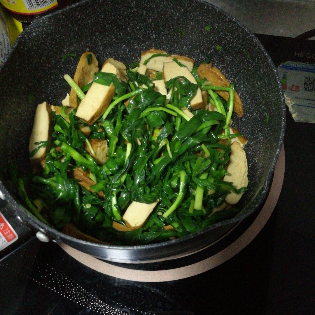 韭菜苔炒香干
