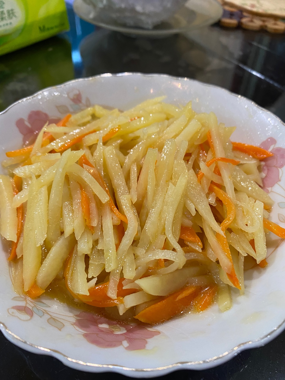 吃不出胡萝卜味的土豆丝的做法