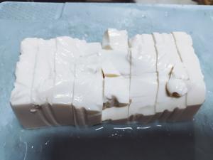 韩式泡菜金针菇豆腐汤的做法 步骤2