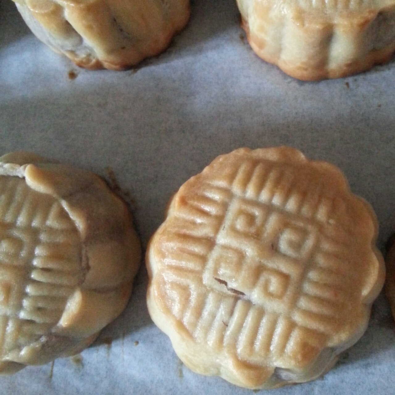 广式蛋黄莲蓉月饼
