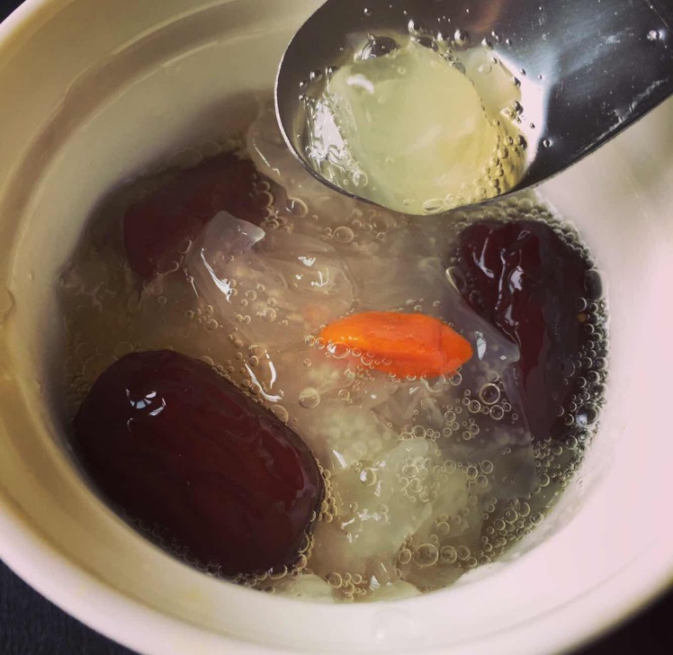 百合红枣银耳汤