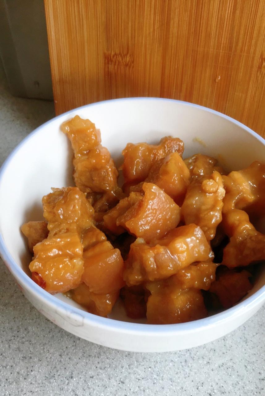 吃着碗里望着锅里的红烧肉