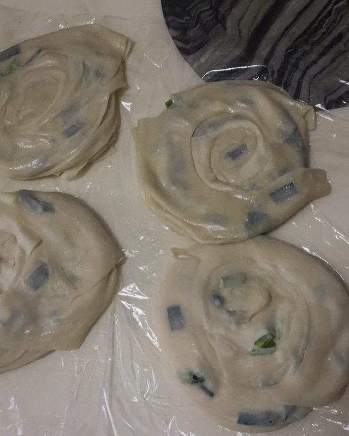 momo2088做的小馄饨皮葱油饼