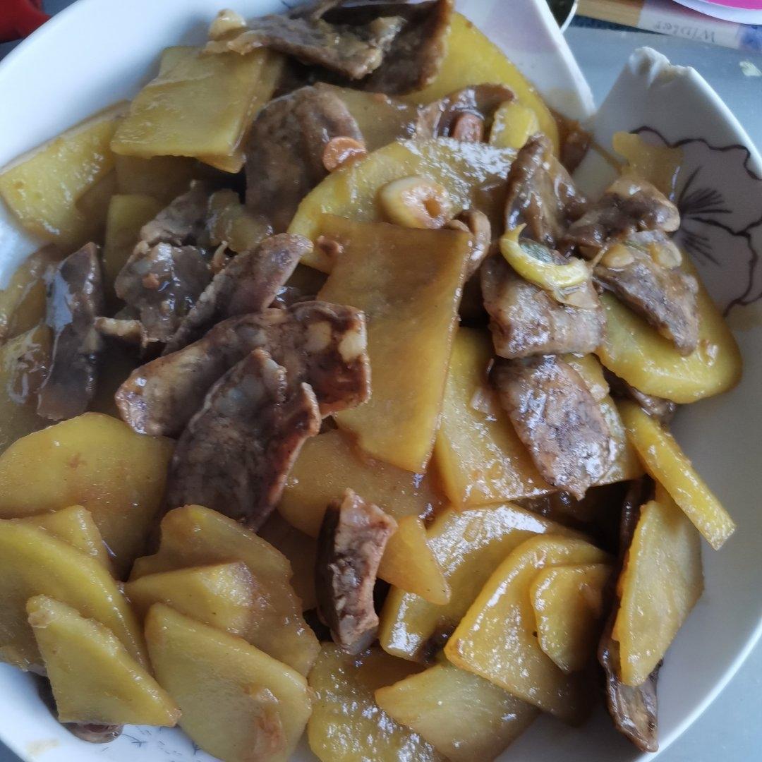 酱香土豆炒腊肠