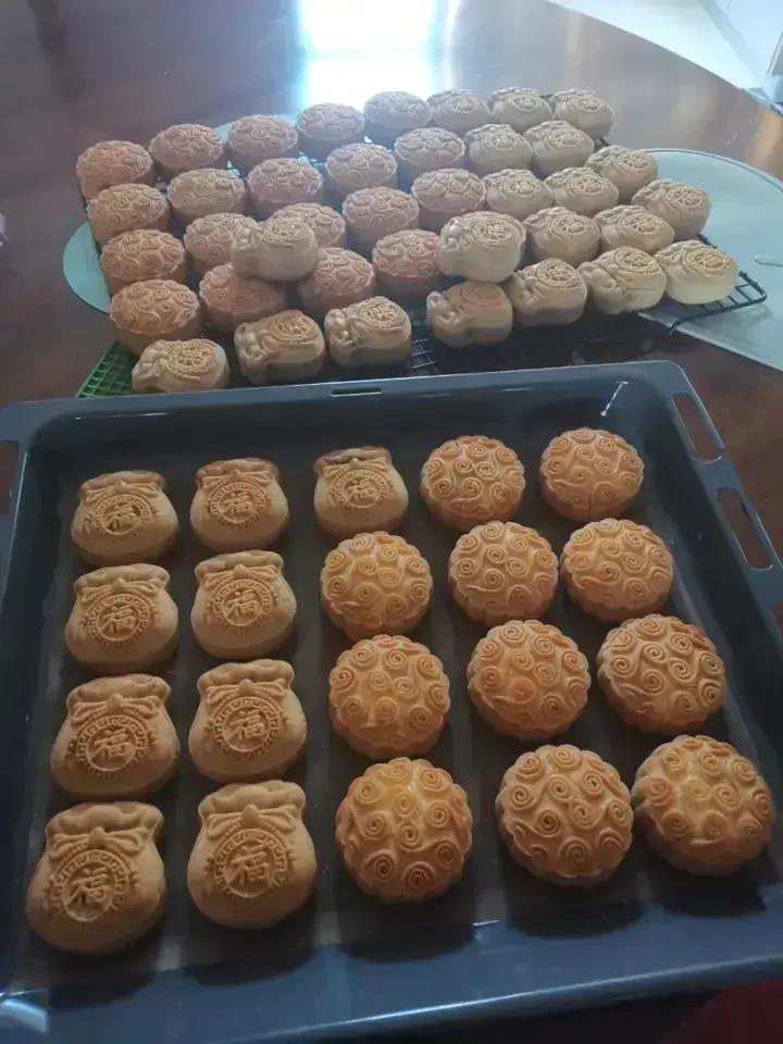 广式月饼—蛋黄莲蓉月饼