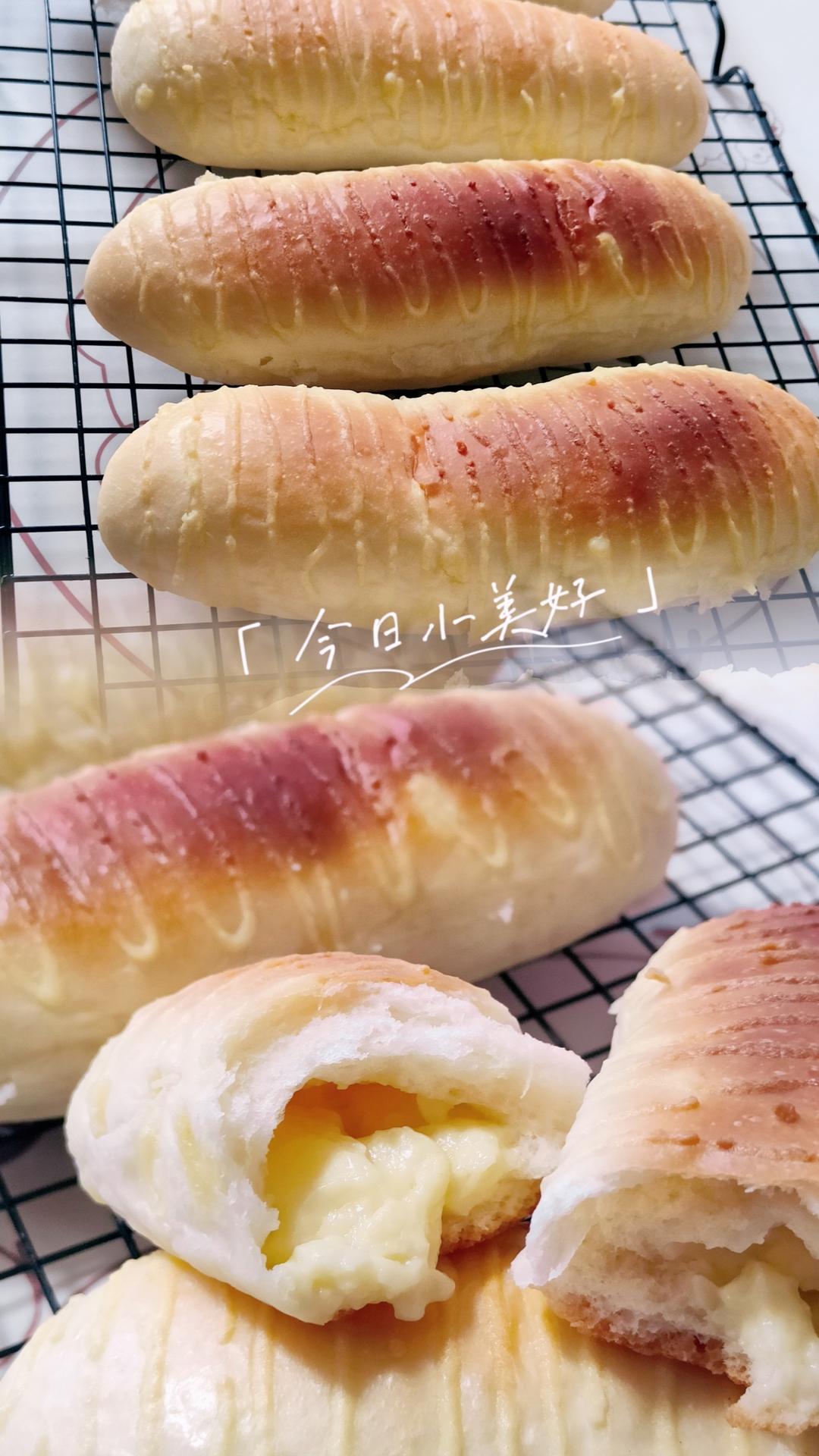 鲜奶油毛毛虫面包