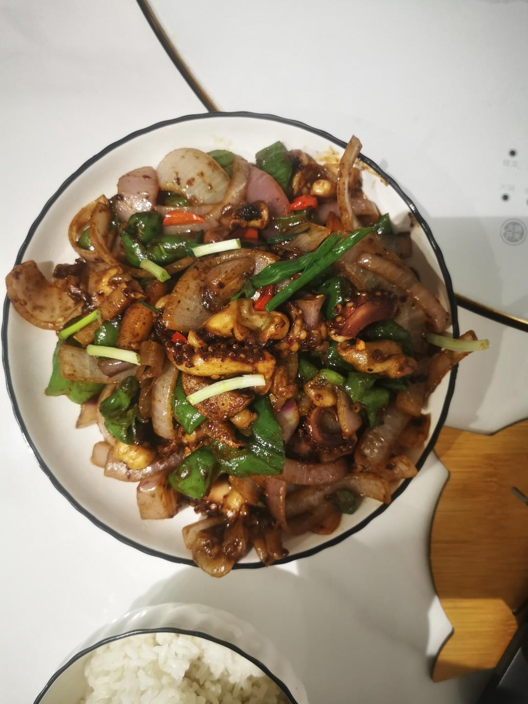 爆炒鱿鱼须，加上这一步，可以与铁板鱿鱼媲美