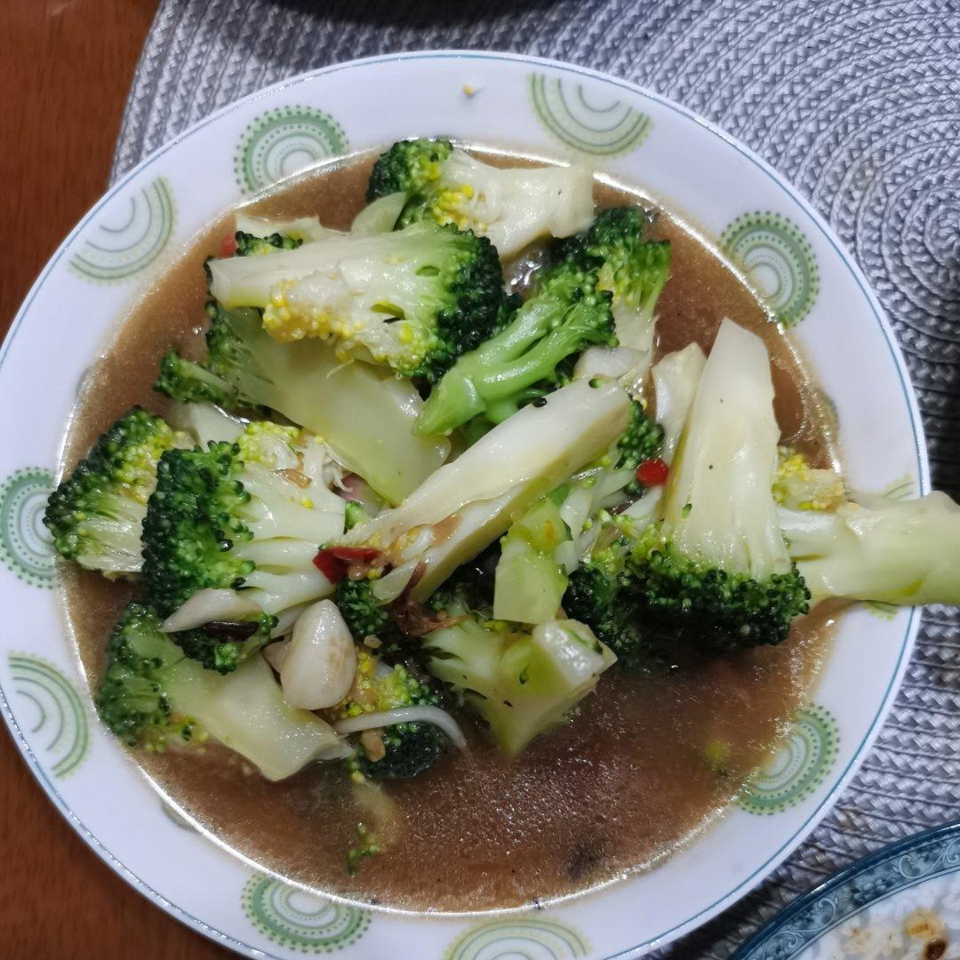 蒜蓉浇汁西兰花