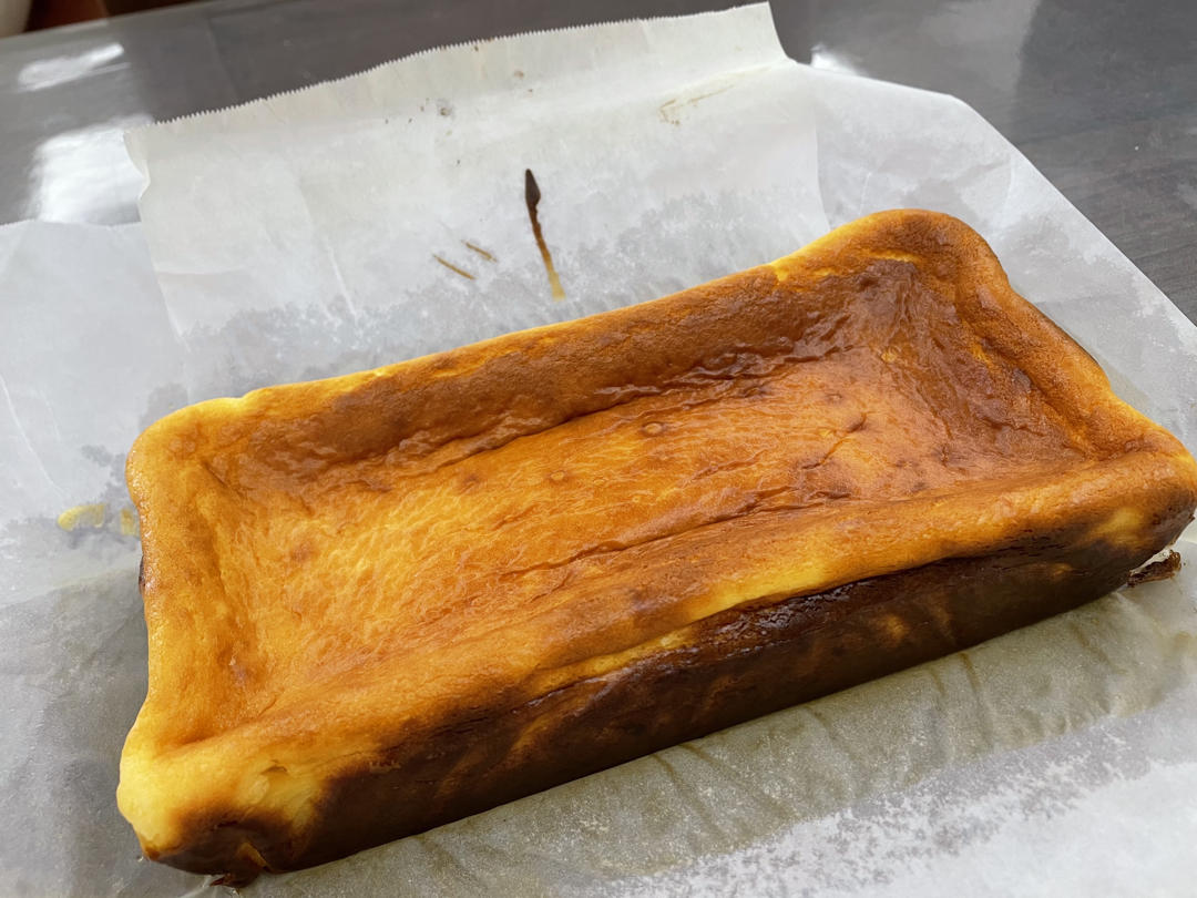 【原创】
零失败的下午茶-Basque巴斯克芝士蛋糕（消耗妙可蓝多奶油奶酪、雀巢淡奶油）