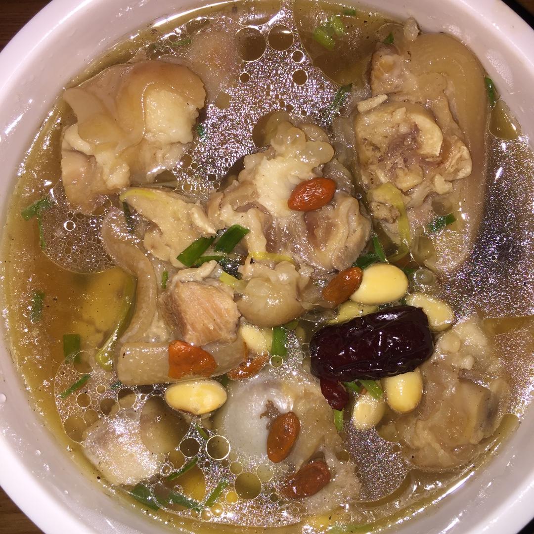 猪蹄黄豆滋补美容汤