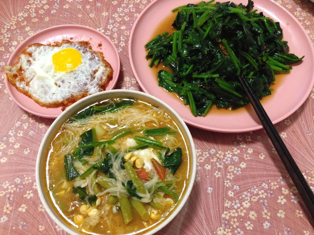 西红柿鸡蛋挂面汤
