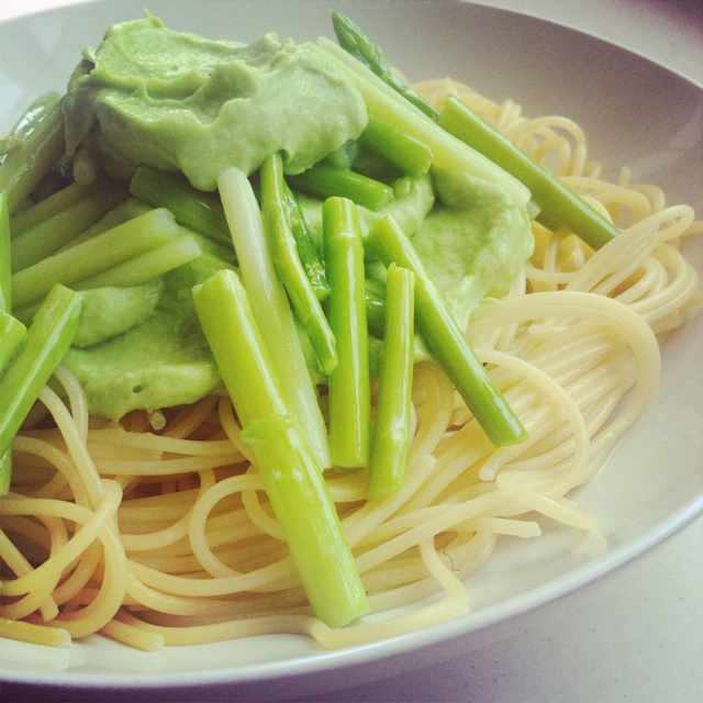 牛油果芦笋意面（Spaghetti with Avocado and Asparagus）