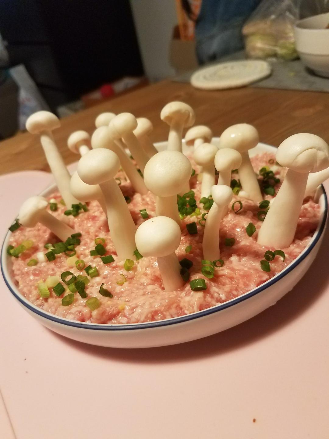 白玉菇肉饼（春回大地）