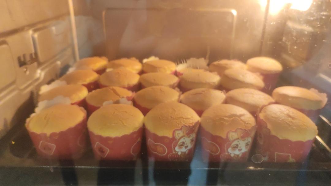 戚风小纸杯蛋糕