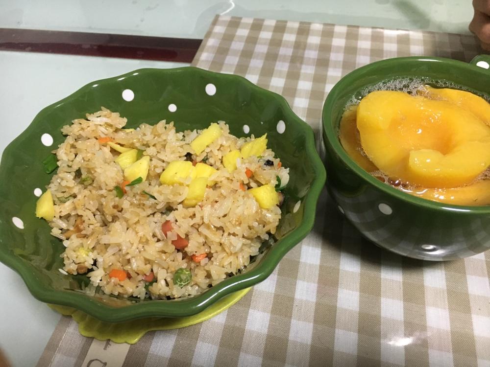鸟语花香菠萝炒饭