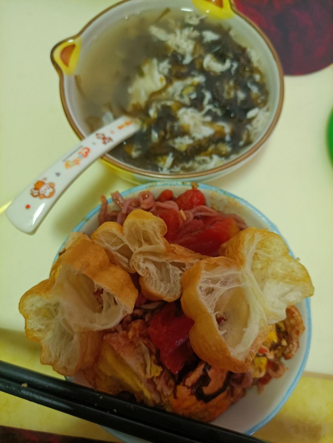 好吃到汤汁不剩～浓郁的番茄荷包蛋焖面