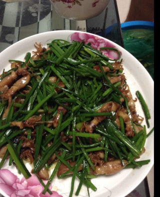 嫩韭菜炒墨鱼仔