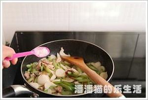 芹菜肉片炒海蘑菇的做法 步骤8