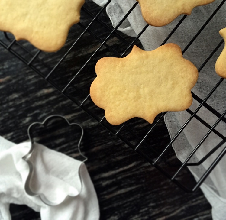 超简单！好吃又平整的糖霜饼干底的做法（附贴心小提示哦）