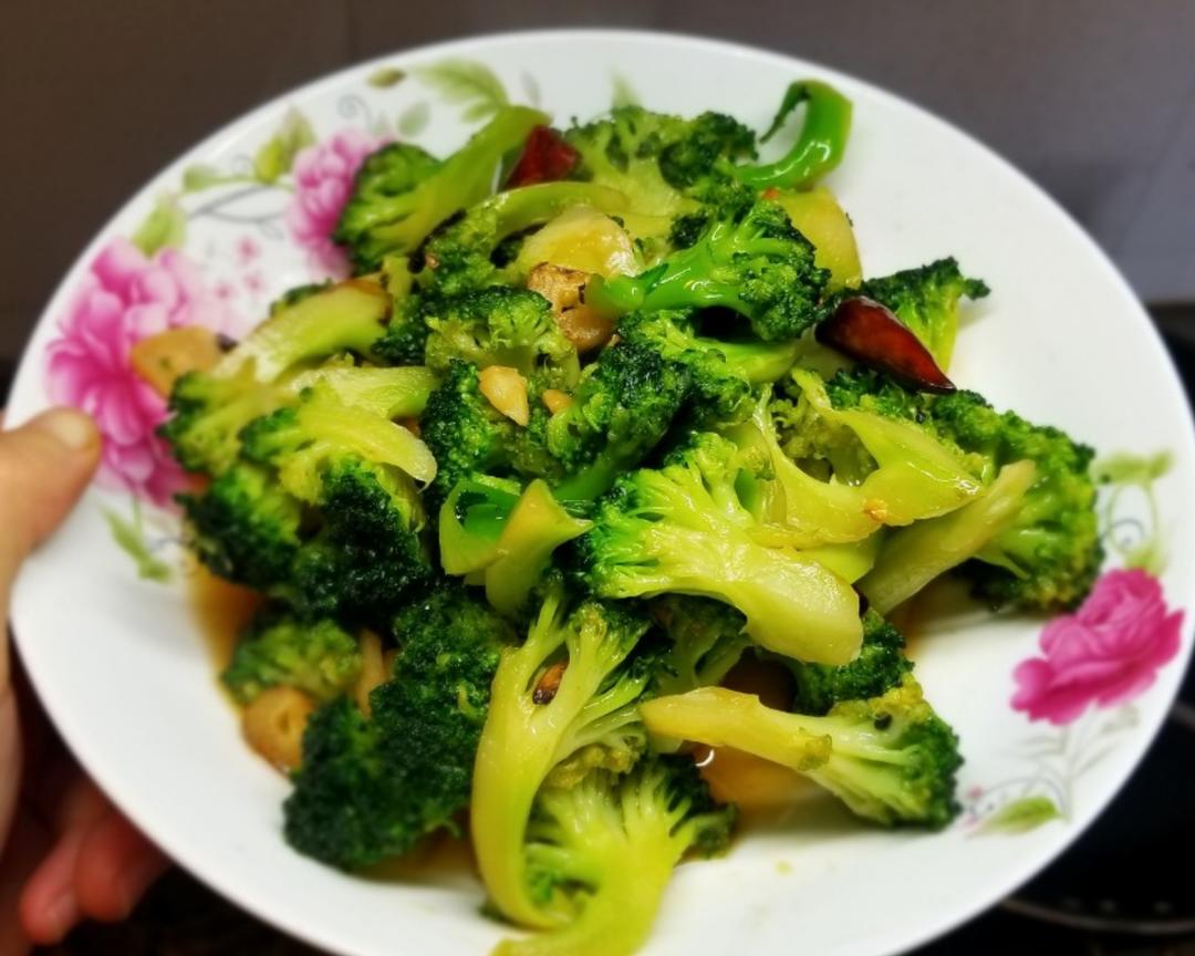 炝炒西蓝花的做法